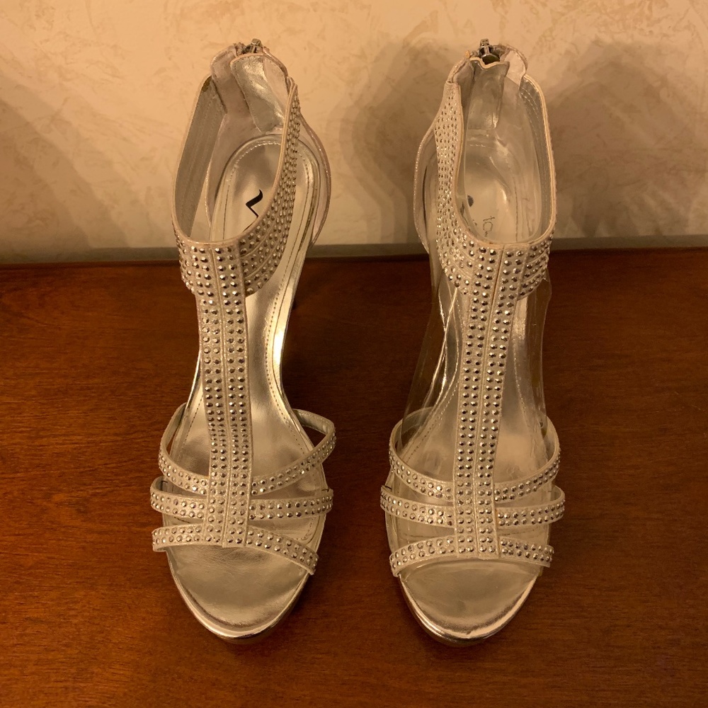 Touch of Nina Dress Silver and Lilac Sandals with 4 1/4” Heels